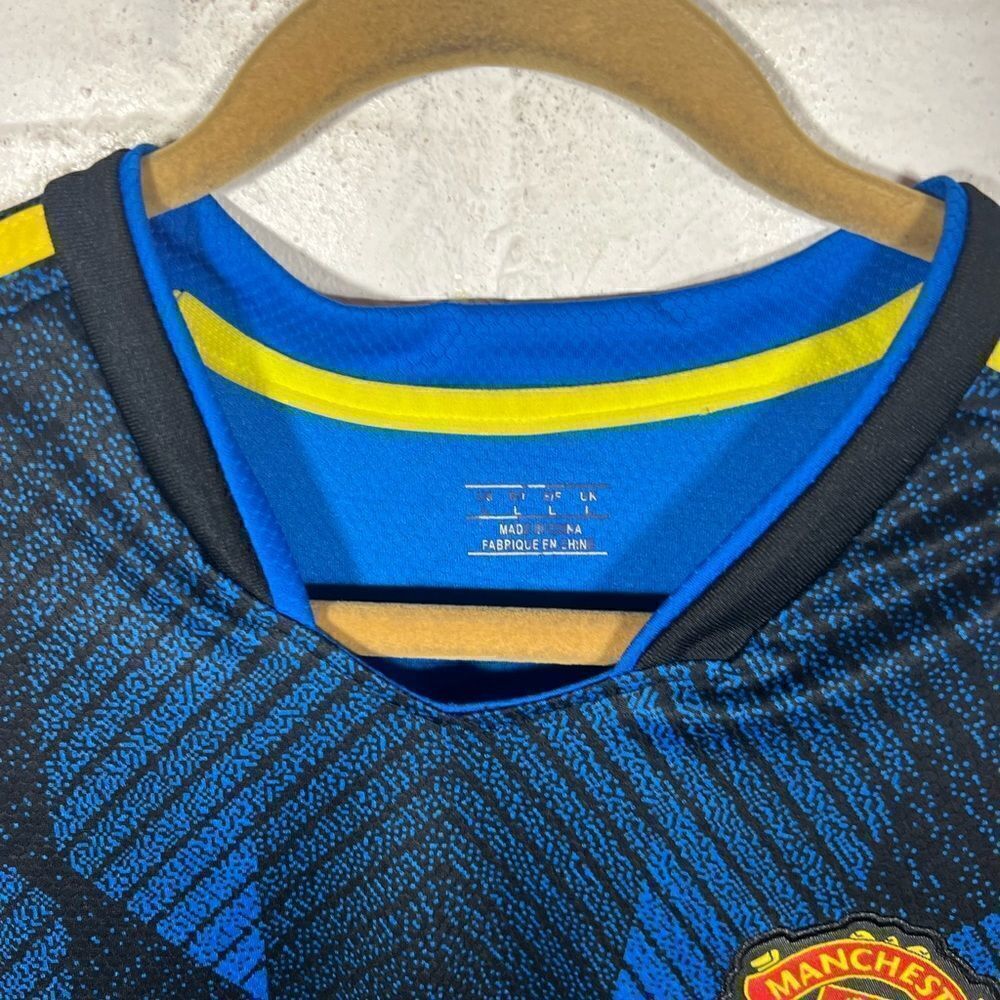 Manchester United third jersey 21/22 - Picture 4 of 8